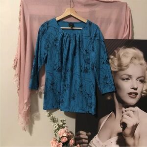 Worthington ~ M~Polyester Blouse Blue w/Black Flowers Long Sleeve Scoop Neck Top
